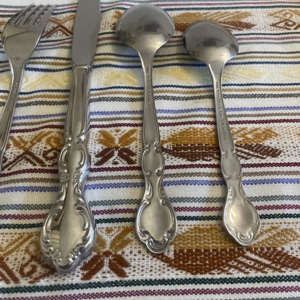 5 Piece Vintage William Roberts Stainless Steel Royal Manor Pattern Silverware‎